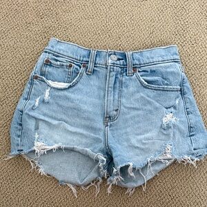 Abercrombie and fitch light wash Distressed Curvy denim jean mom Shorts size 00